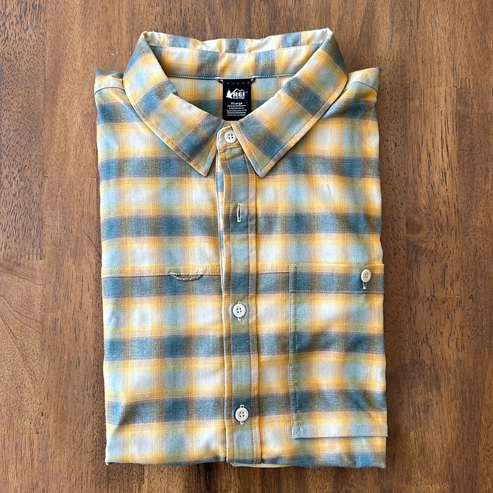 Men’s REI button down shirt